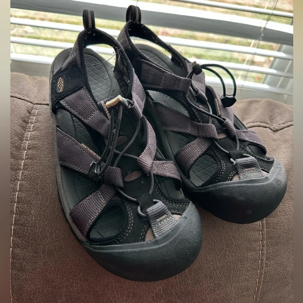 Keen Men's Black and Gray Outdoor Sandals